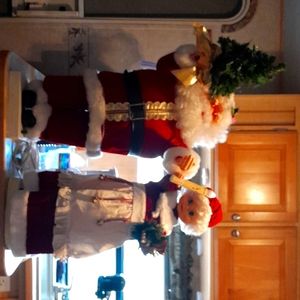 Santa Claus and Ms Claus